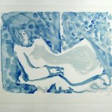 אישה שוכבת בכחול
