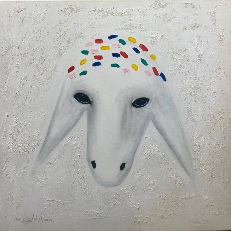כבשה חגיגית בלבן (ציור גדול)