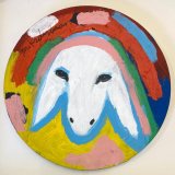 ראש כבש לבן על רקע צבעוני (יצירה עגולה)