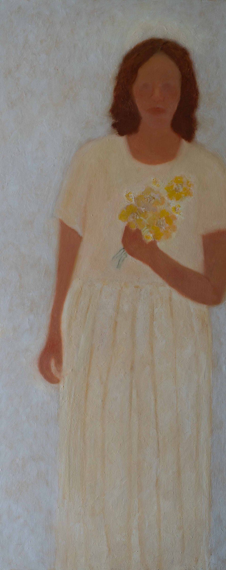 אישה ופרחים צהובים