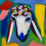 ראש כבש עם זר על כתמים צבעוניים