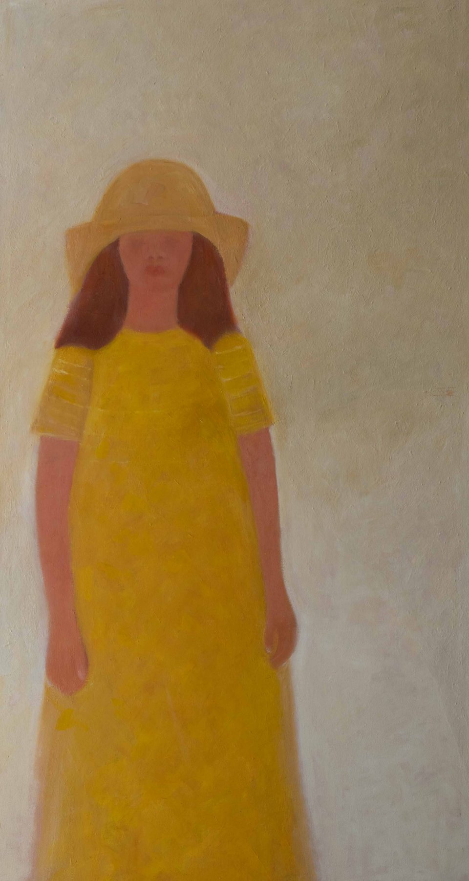 נערה בשמלה צהובה