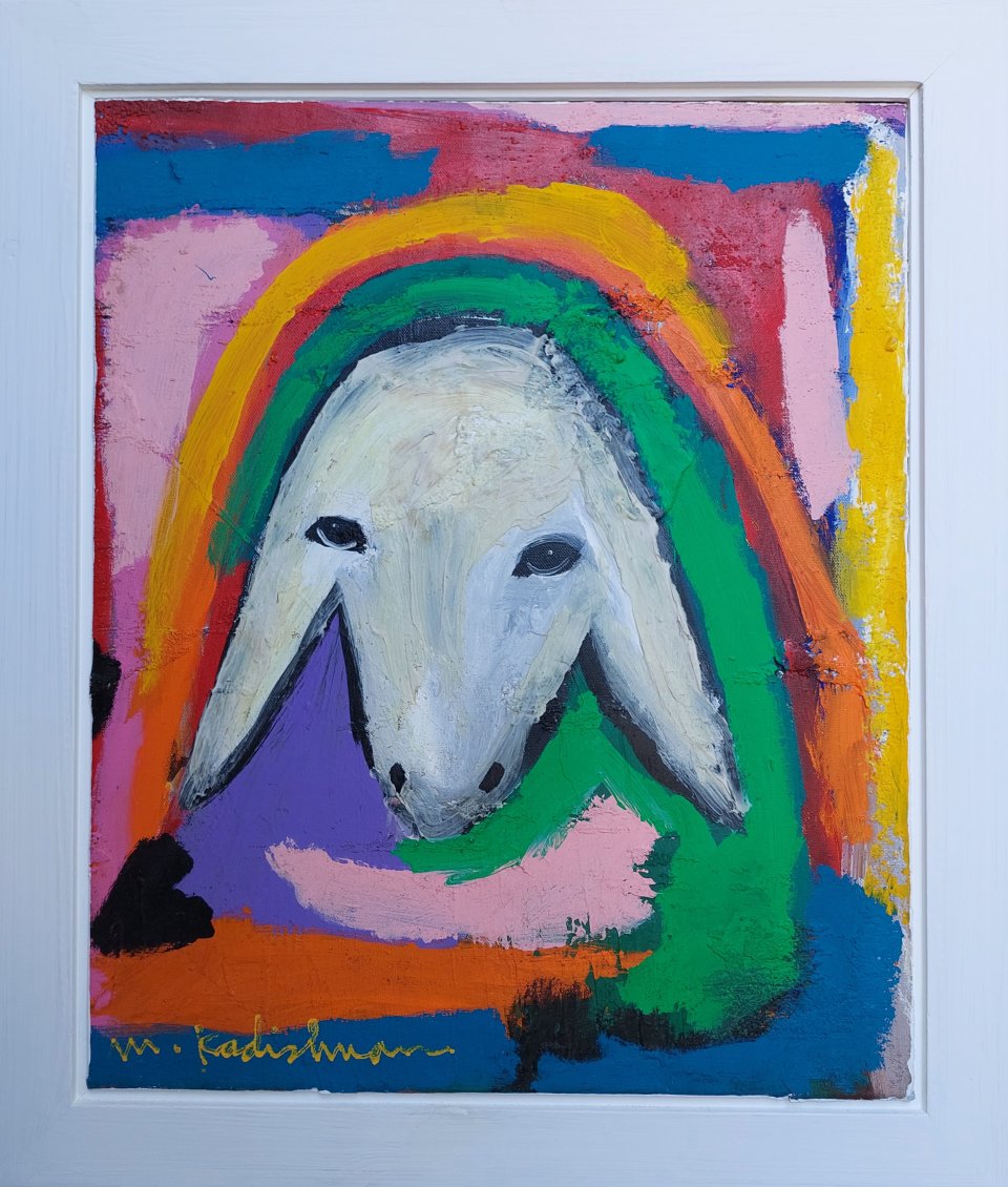 ראש כבש עם קשת צבעונית