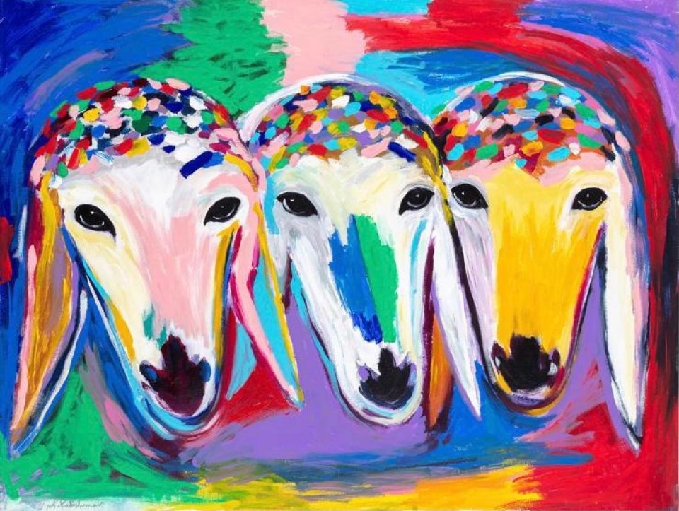 שלושה ראשי כבש צבעוני עם כתר